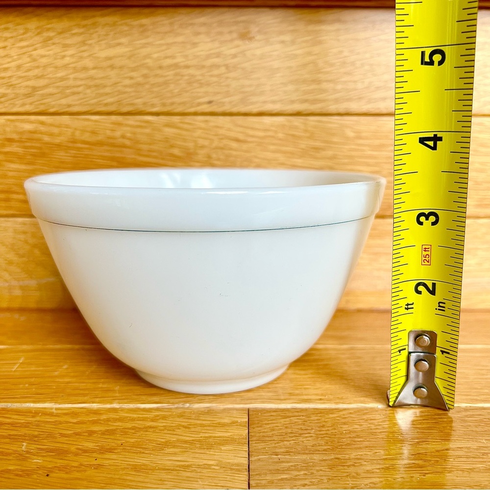 1.5 Pint PYREX 401 Mixing Bowl Serving Bowl Ovenware Milk White - Picture 2 of 15